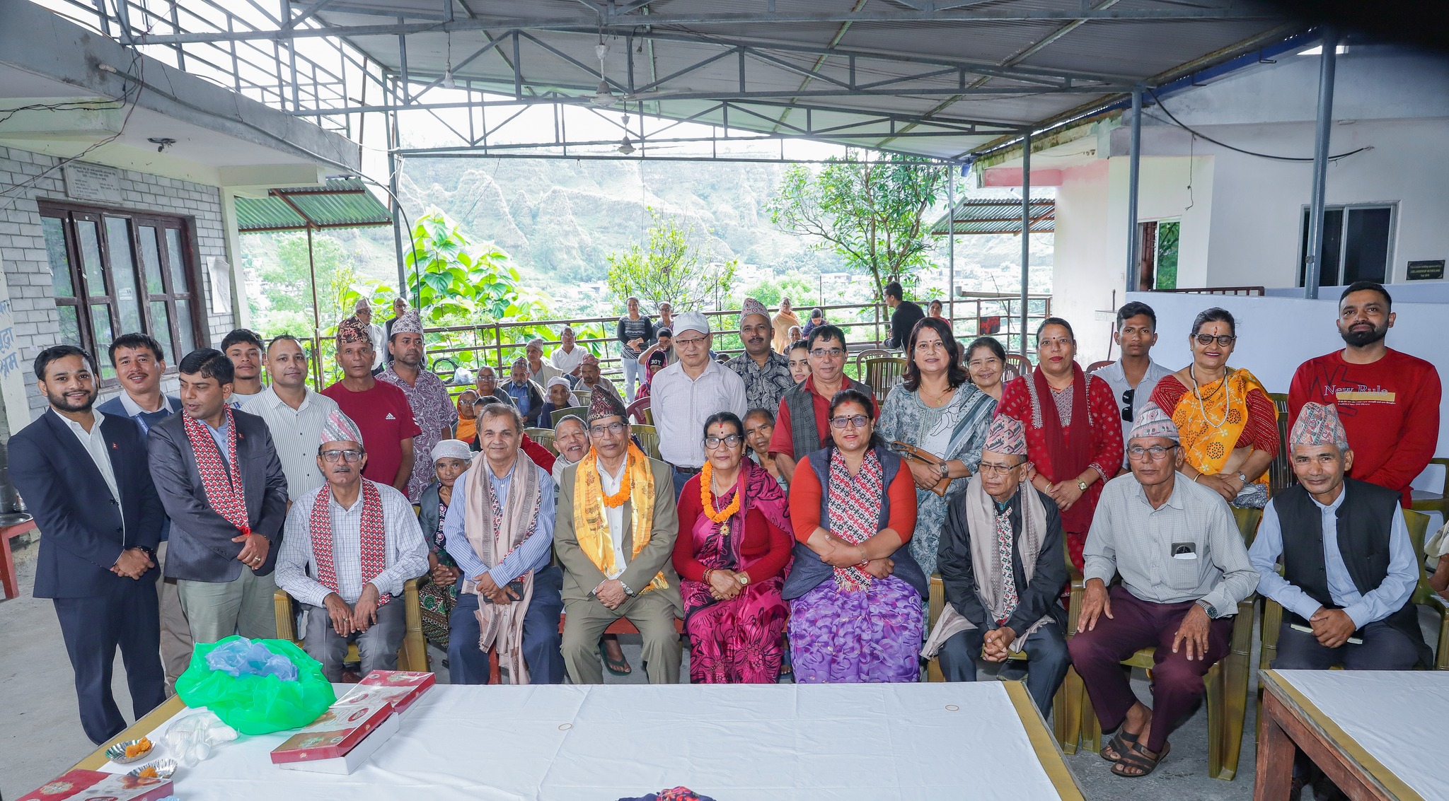 आफ्नो जन्मदिनमा वृद्धाश्रम पुगे गण्डकी प्रदेश प्रमुख