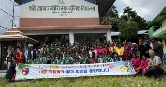 छहरेपानीका विद्यार्थीलाई कोरियाबाट खेलकुद सामग्री सहयोग